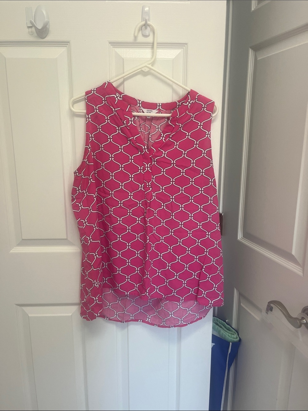 crown & ivy Hot Pink Geometric Sleeveless Blouse